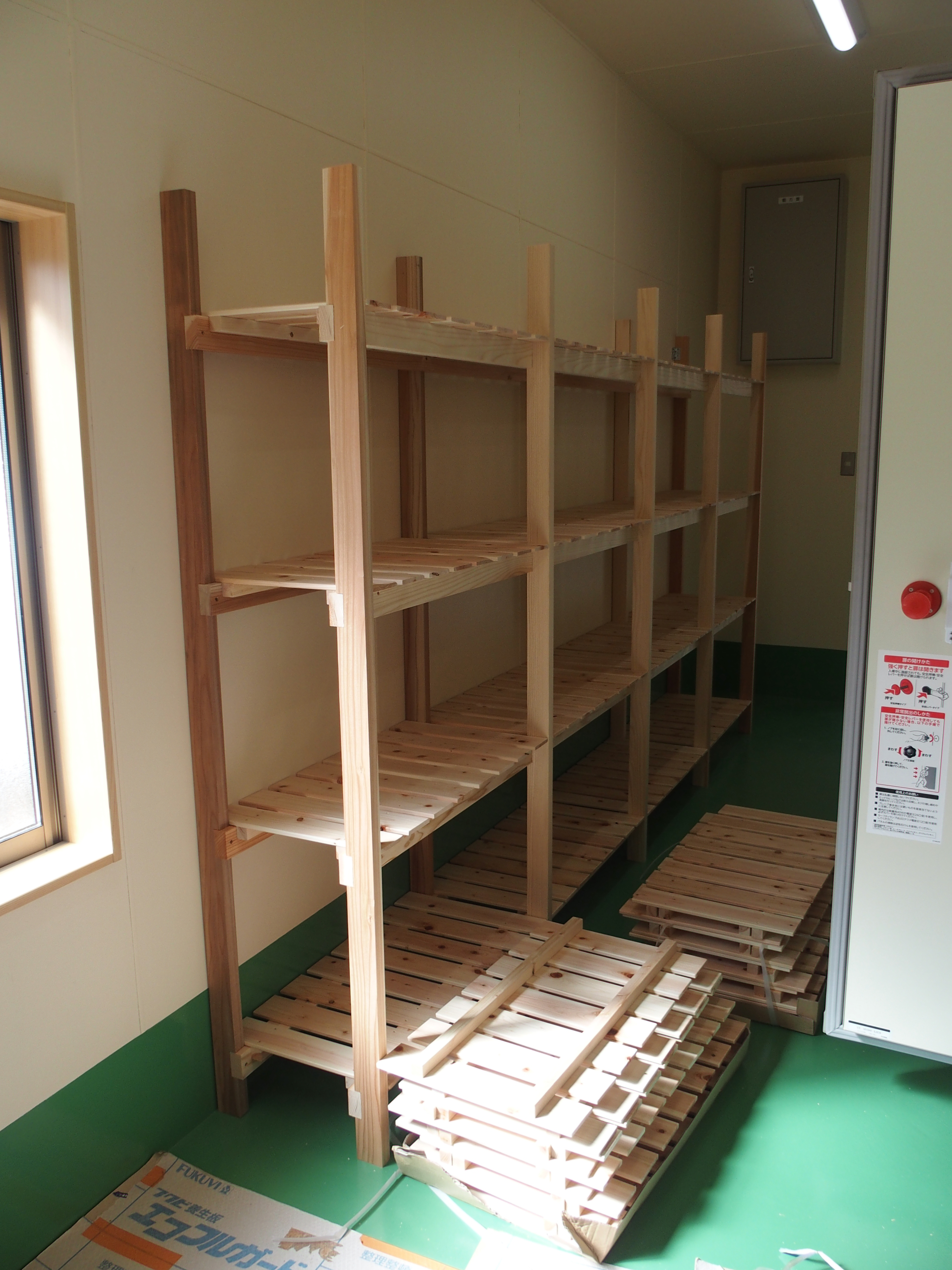 古木の棚　家具屋制作 くさび式の棚留め飾りがレトロなボックスシェルフ/BR