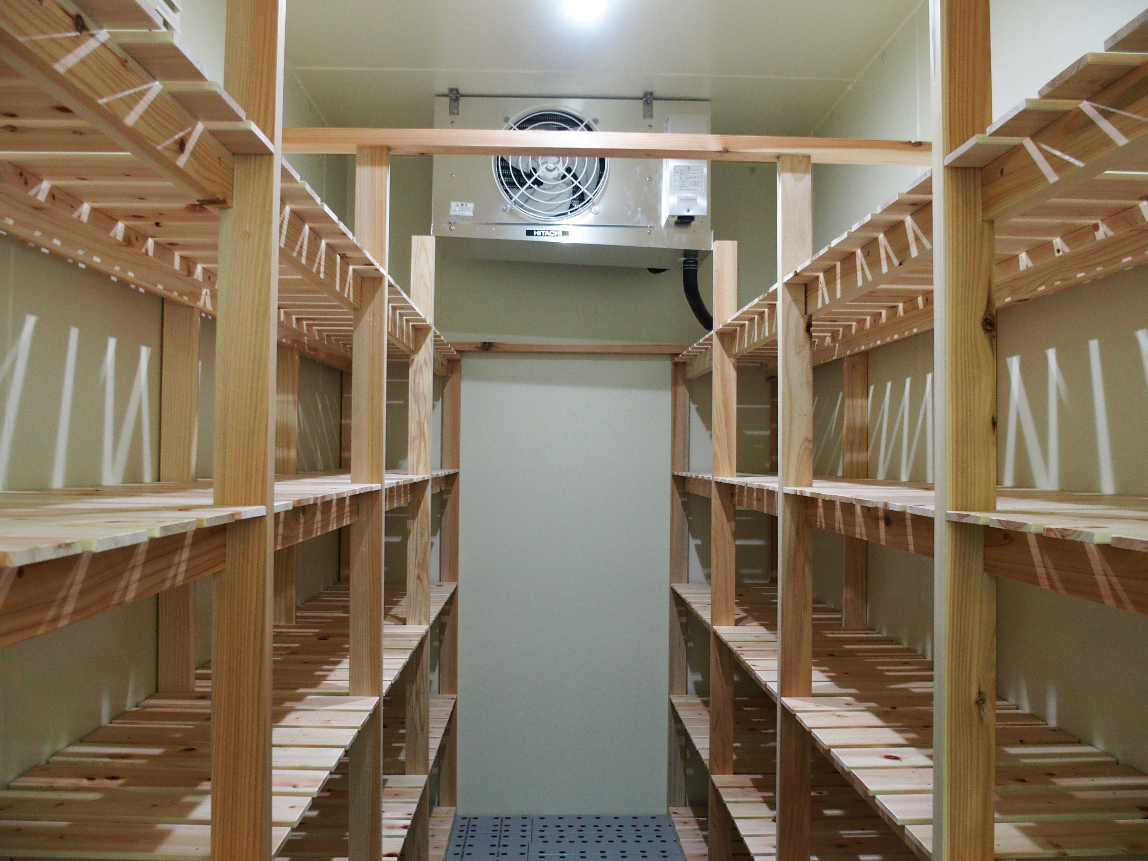 高知県産材で大工が作る木製家具 – 株式会社井上建築